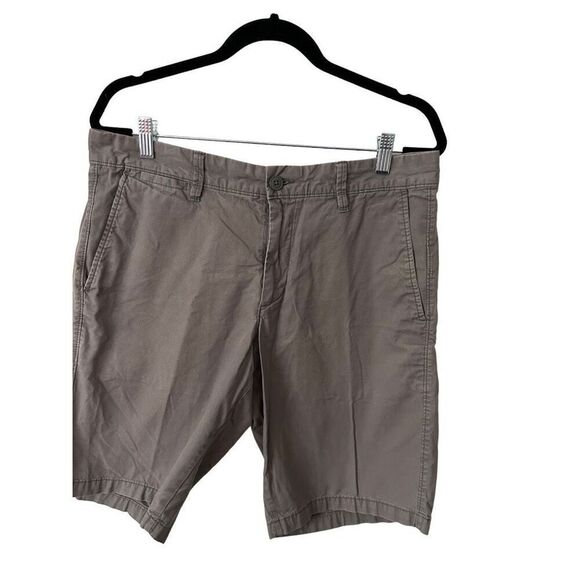 Gap Classic Khakis Men's Cargo Shorts Size 33 Gray Hiking Outdoors Summer Staple - Picture 2 of 6